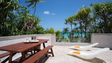 Suíte estúdio superluxo, 1 cama King, de frente para a praia (8) | Vista do quarto