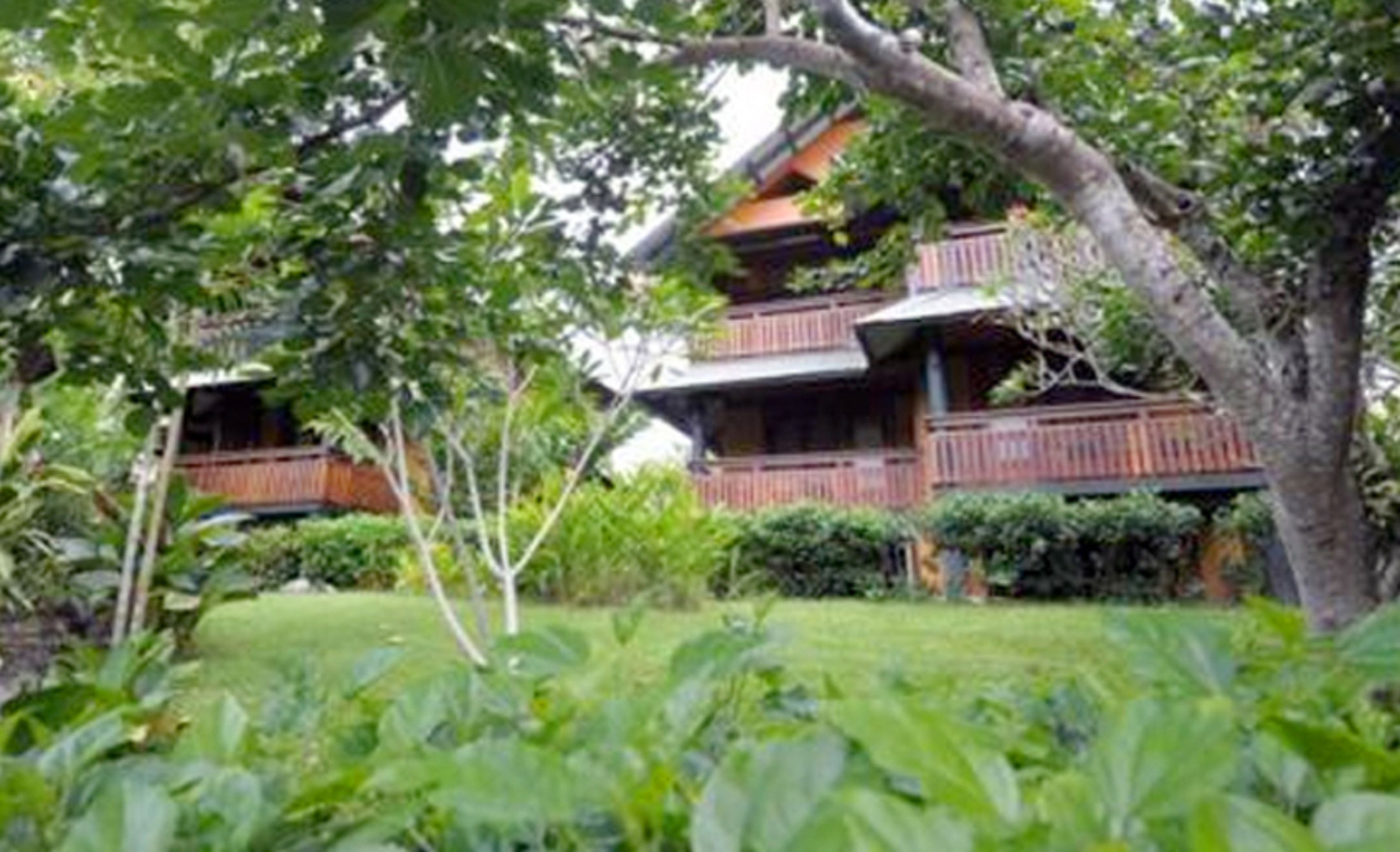 executive bungalow | premium bedding, in-room safe, desk, soundproofing