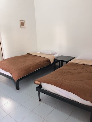 Free WiFi - Palm House white building (Mae Hong Son)