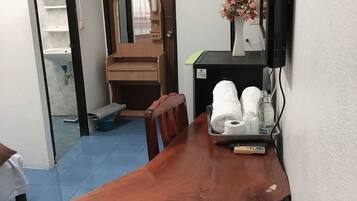 Room, 1 King Bed | Free WiFi