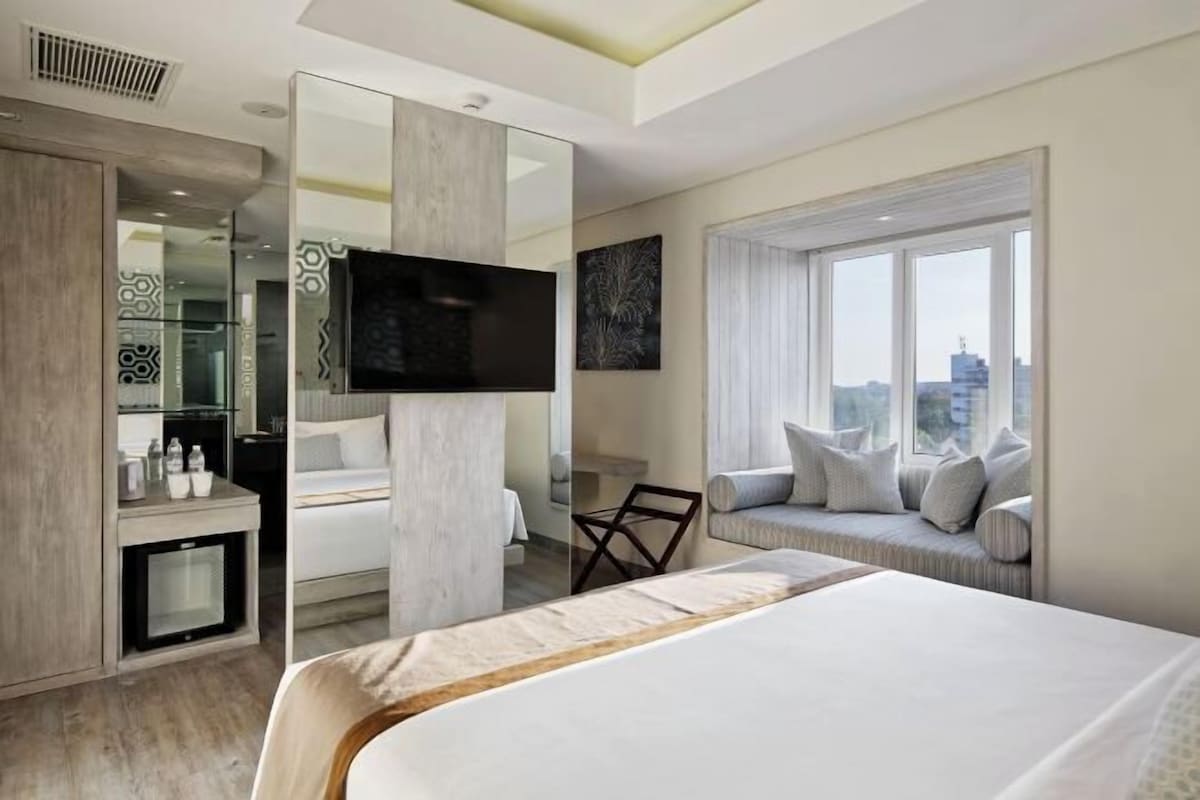 In-room safe, desk, soundproofing, iron/ironing board (on request)