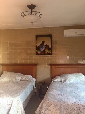 Desk, free rollaway beds, free WiFi - Hotel Rex (Chitre)