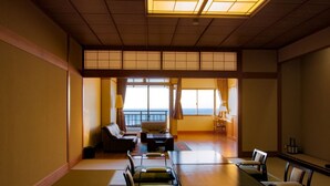 Living area - Takeya Hotel (Tsuruoka)