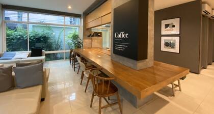 The Royal Bee Apart Hotel