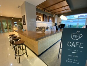 Coffee and/or coffee maker - The Royal Bee Apart Hotel (Bangkok)