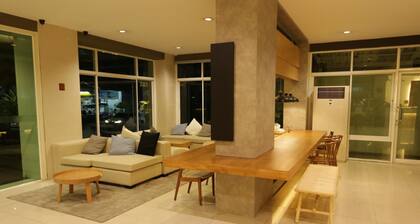 The Royal Bee Apart Hotel