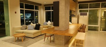 The Royal Bee Apart Hotel