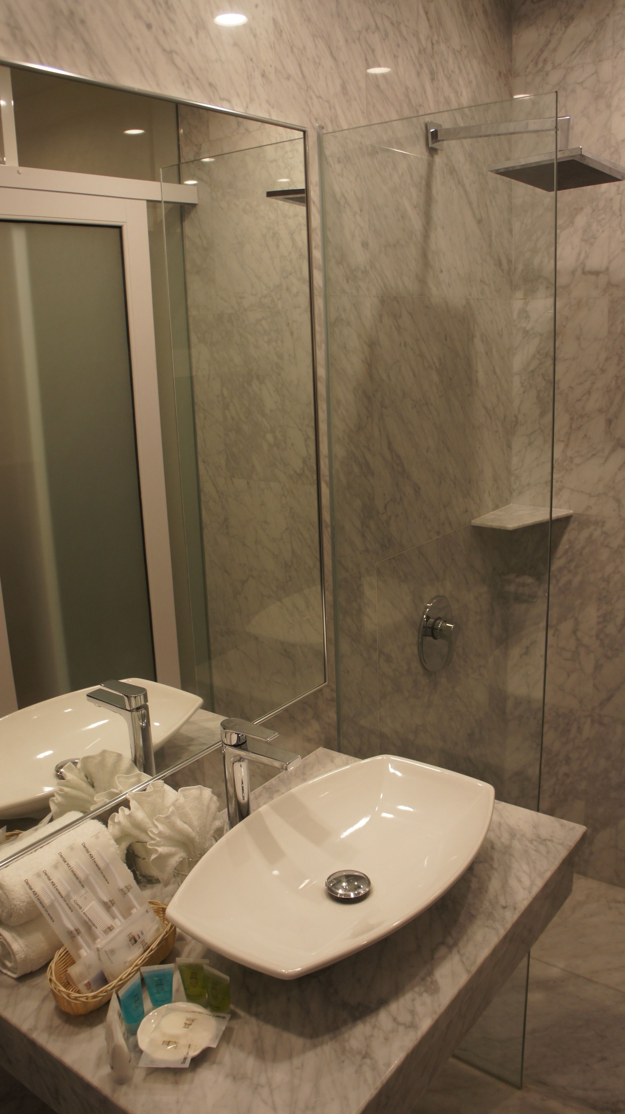 Photo - Heeren Straits Hotel