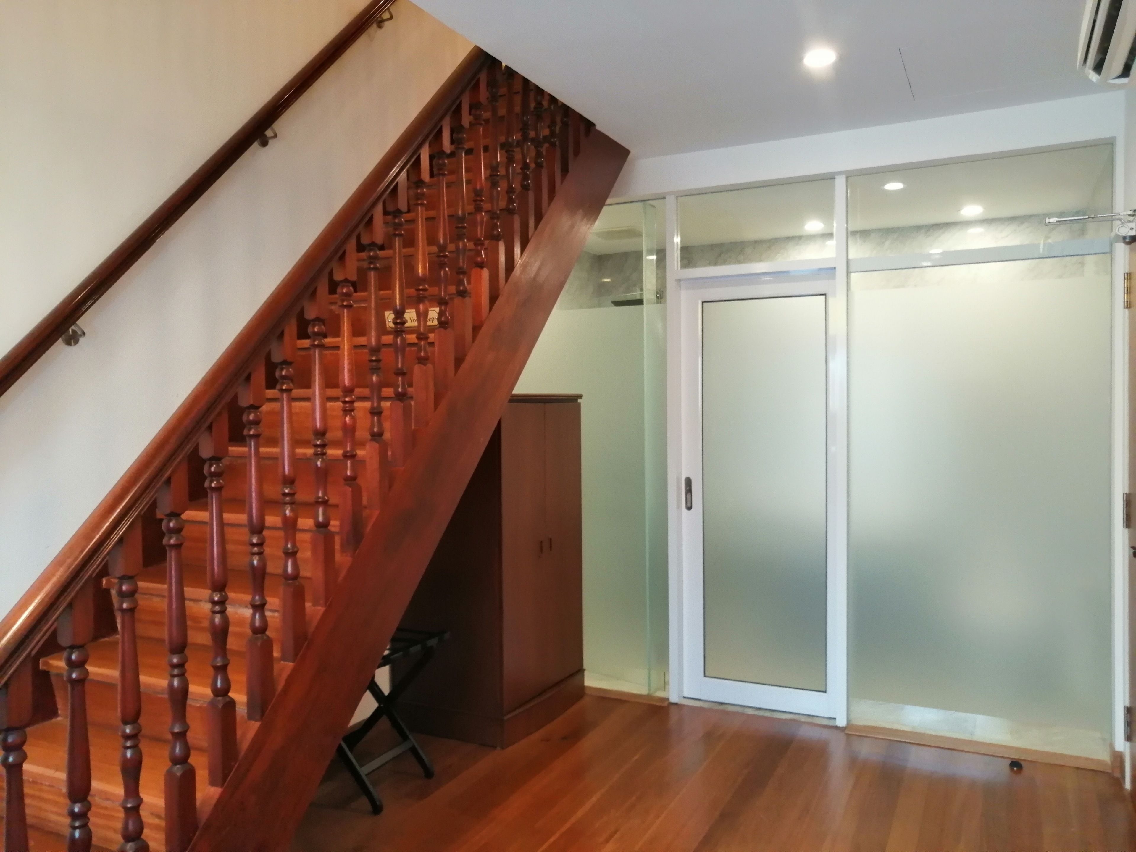 Photo - Heeren Straits Hotel