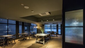 A modern conference room with large windows, a central table, and surrounding chairs. - Stay Hotel Gangnam (Seoul)