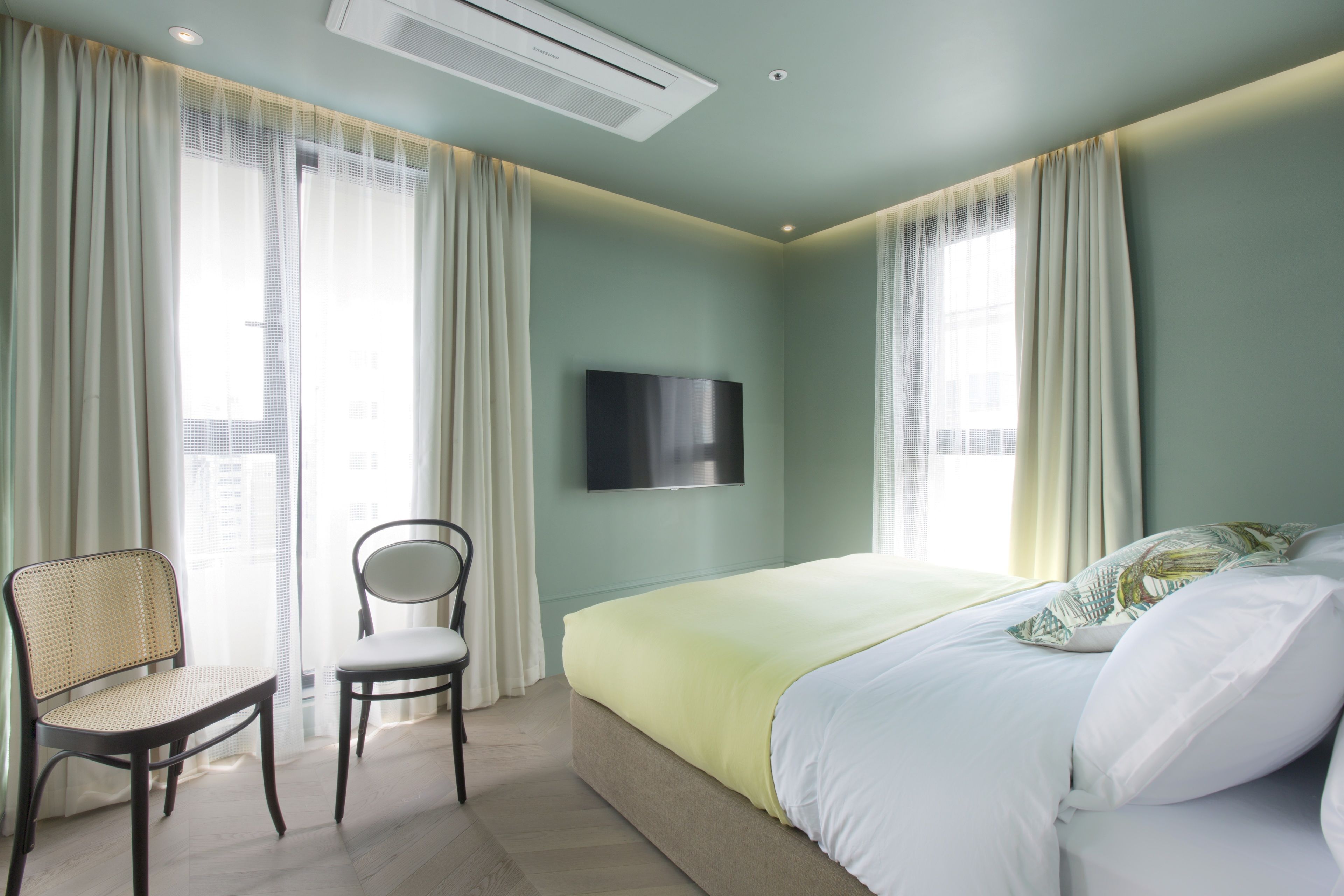 executive double room | premium bedding, down duvets, desk, blackout curtains