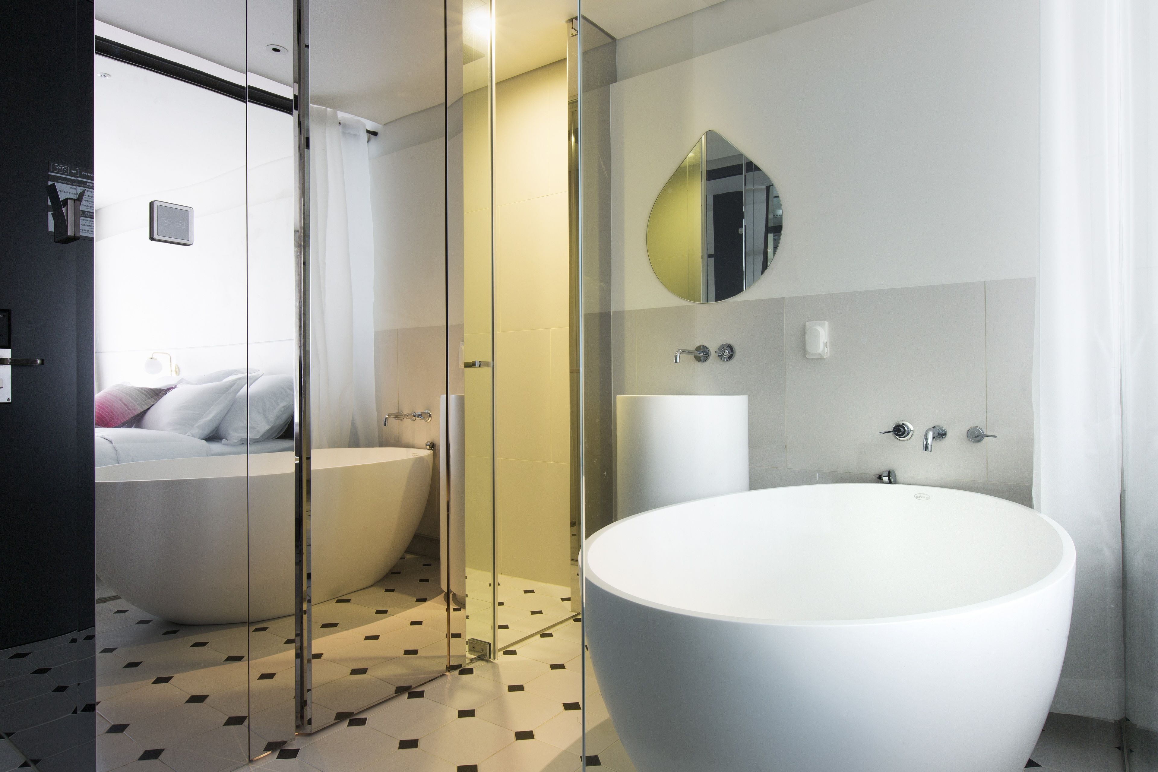 standard double room | bathroom | shower, free toiletries, hair dryer, bathrobes