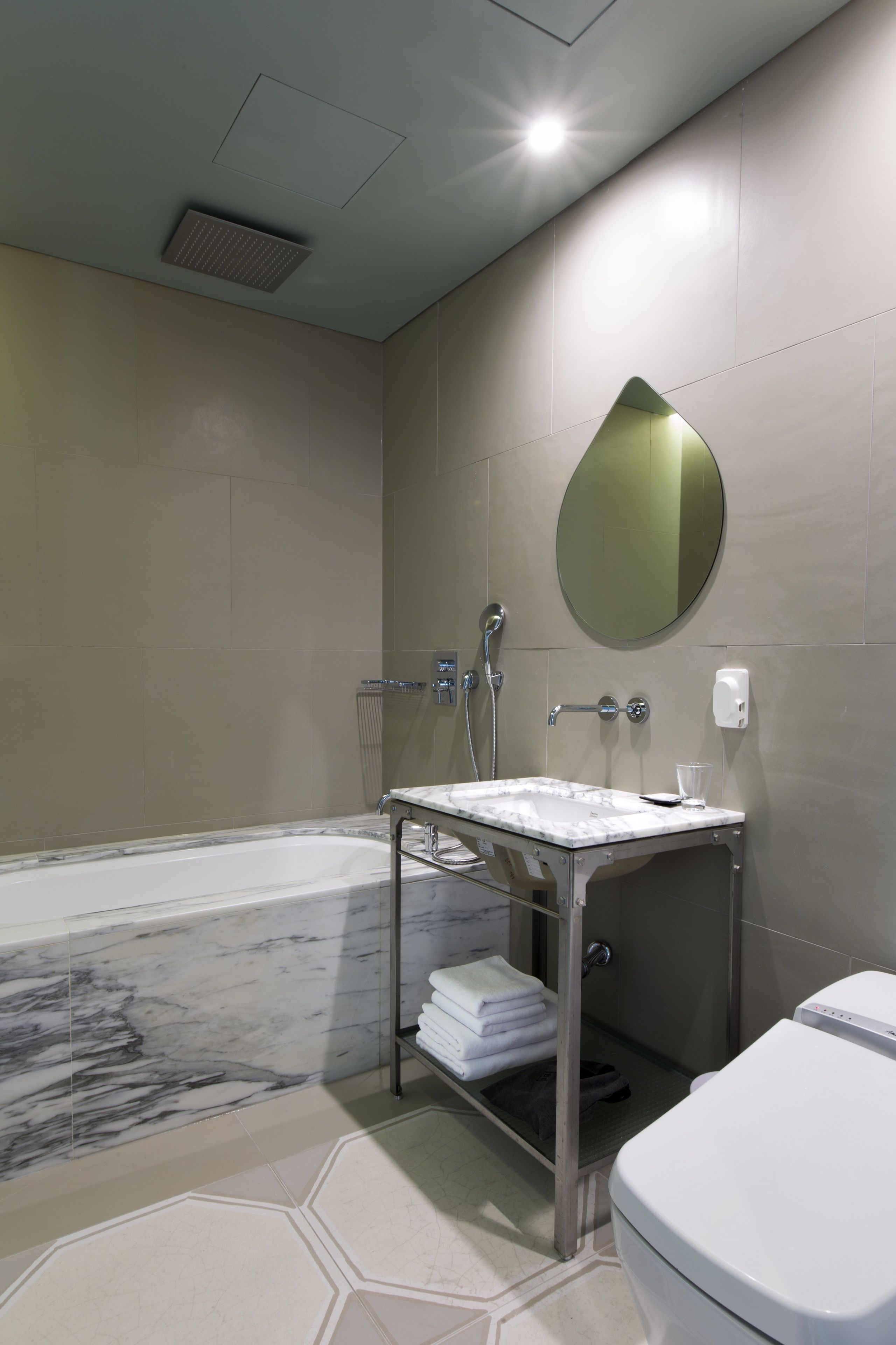 executive double room | bathroom | shower, free toiletries, hair dryer, bathrobes