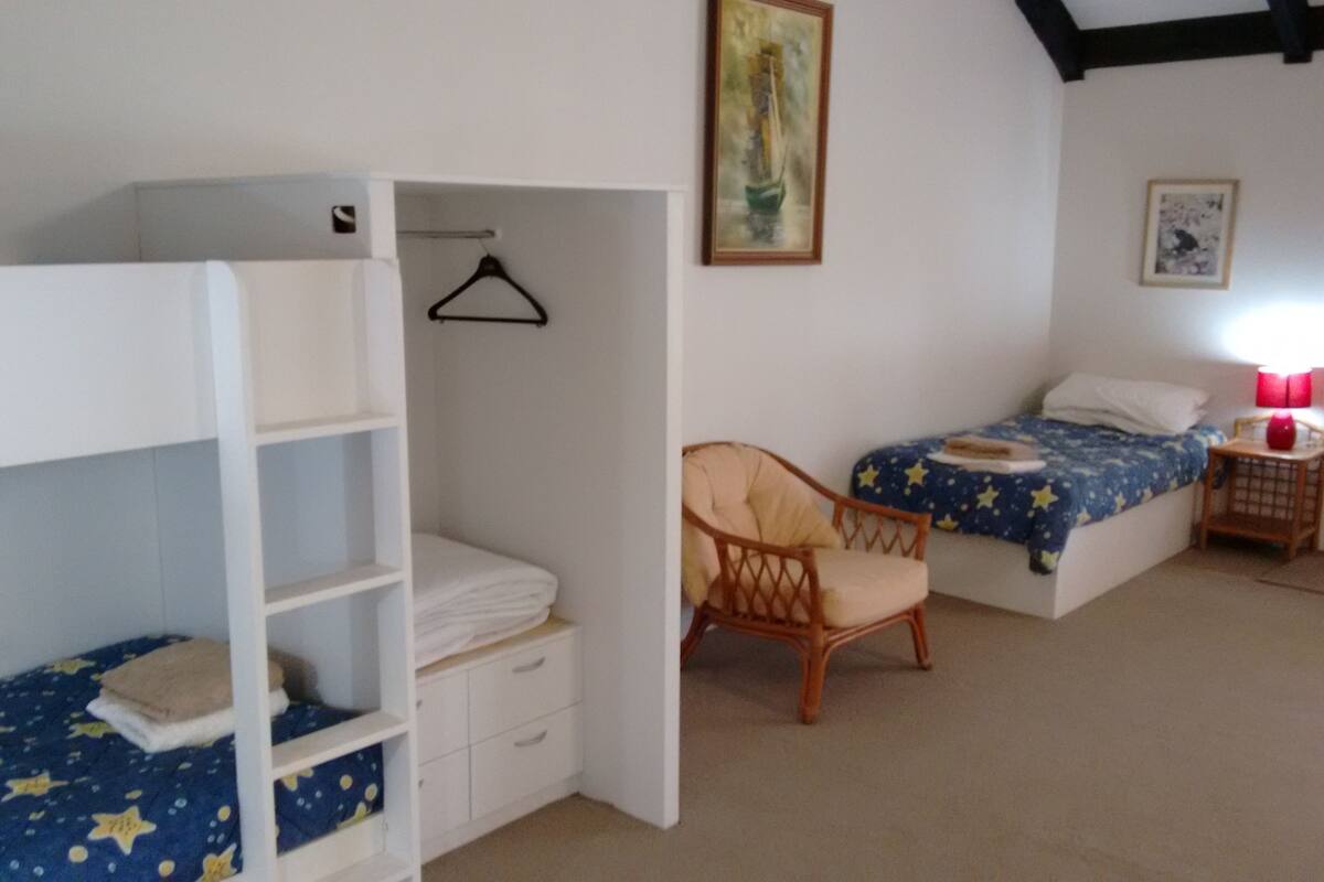 Premium bedding, iron/ironing board, free cots/infant beds, WiFi