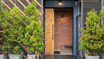 1 habitación, minibar, muebles diferentes y escritorio