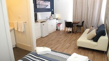 Twin kamer (Ensuite) | Een strijkplank/strijkijzer, gratis babybedden