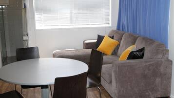 Twin Ensuite Family | Iron/ironing board, free cots/infant beds