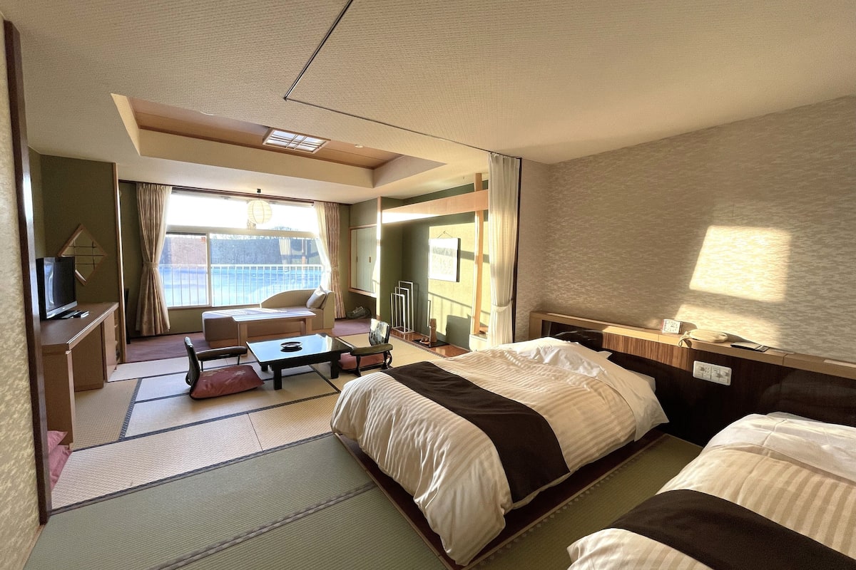 standard japanese western room, non smoking, lake view (beds + japanese futons) | 1 bedroom, in-room safe, individually decorated, desk