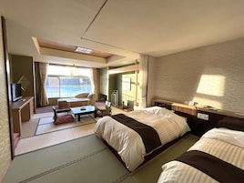 Standard Japanese Western Room, Non Smoking, Lake View (Beds + Japanese futons) | In-room safe, desk, individually decorated, bed sheets