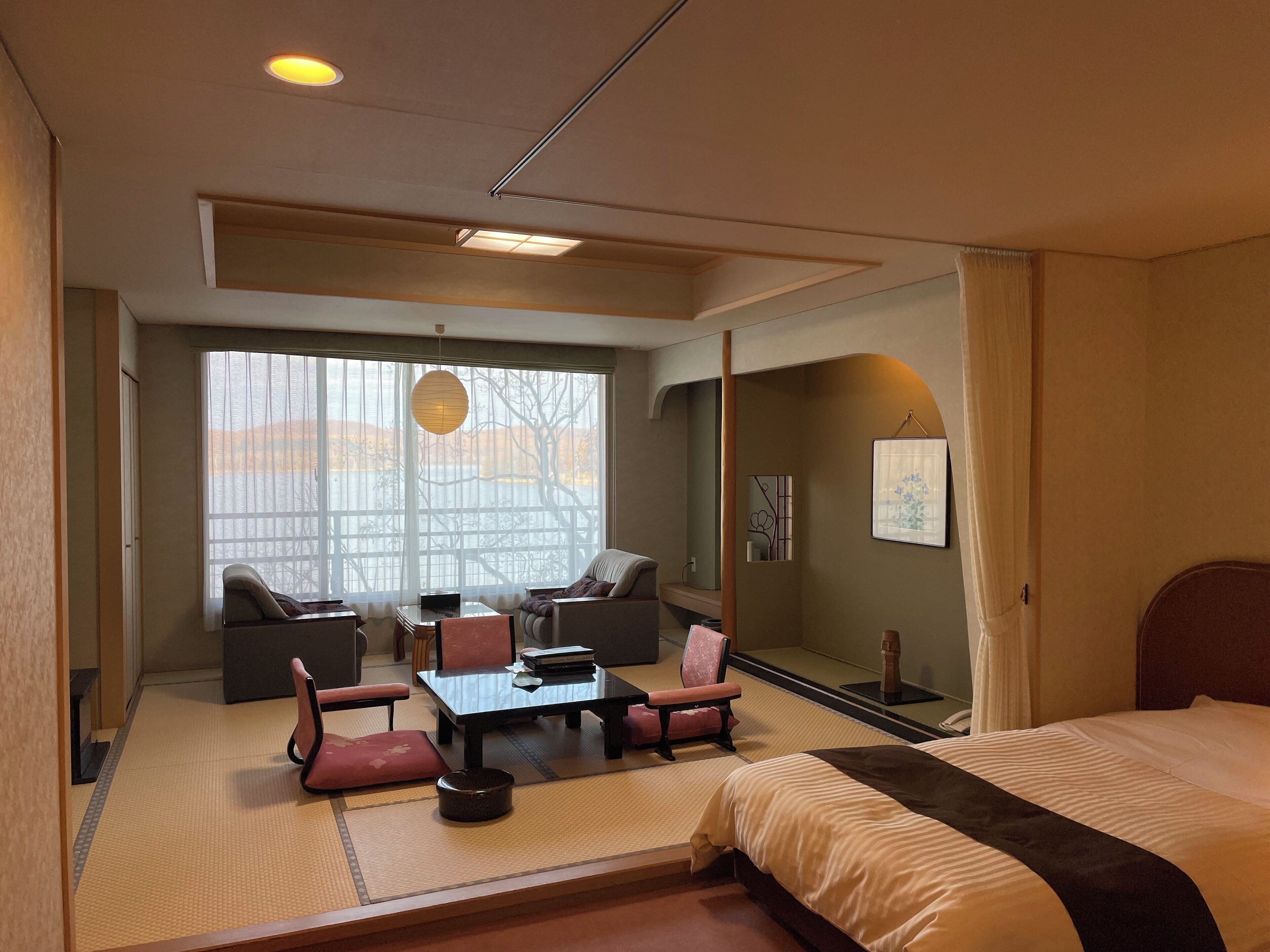 superior twin room, non smoking, lake view | 1 bedroom, in-room safe, individually decorated, desk