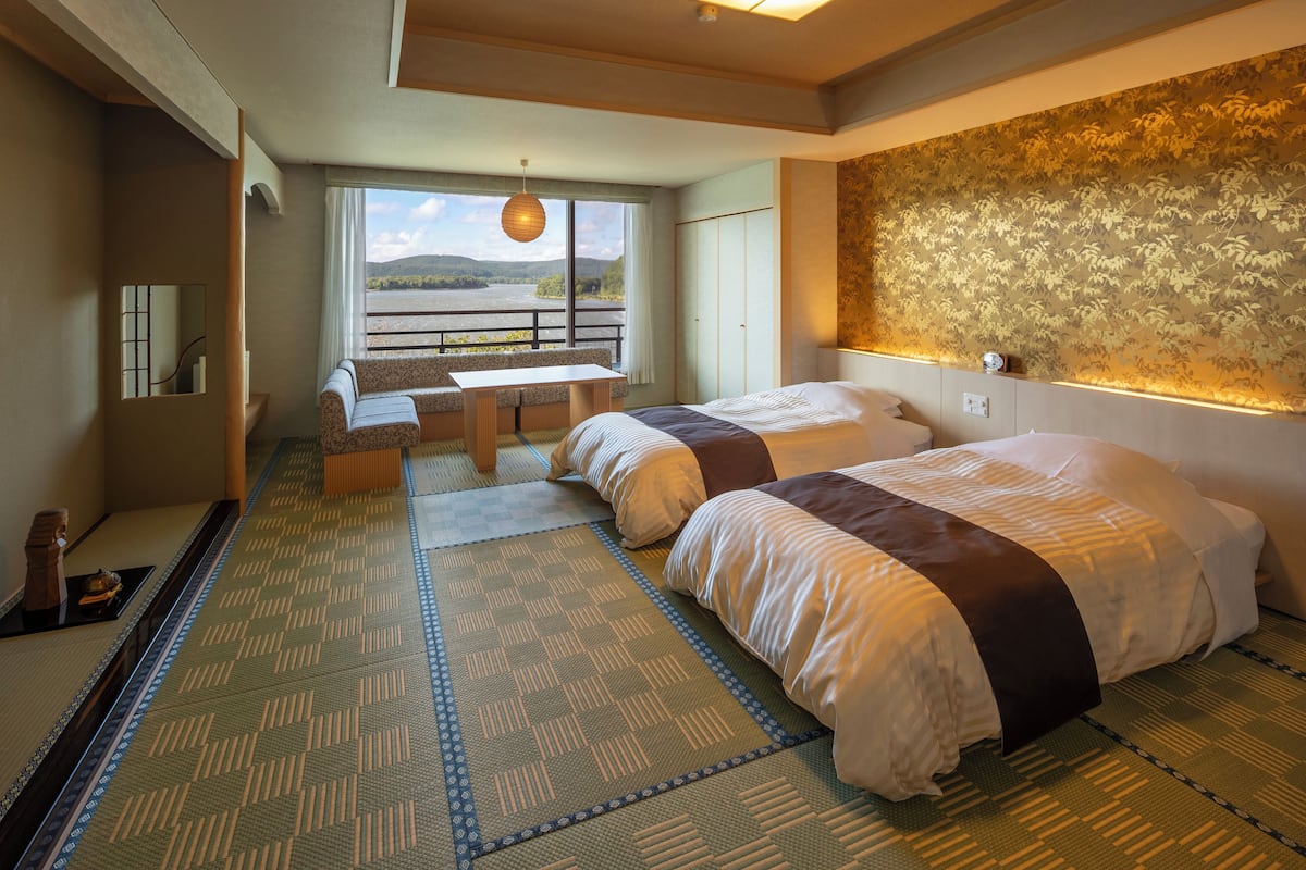 xxxroom | 1 bedroom, in-room safe, individually decorated, desk