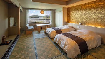 In-room safe, individually decorated, desk, bed sheets