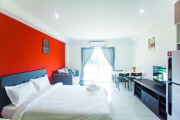 Superior Studio, 1 Katil Ratu (Queen), Balcony | Peti besi dalam bilik, seterika/papan seterika