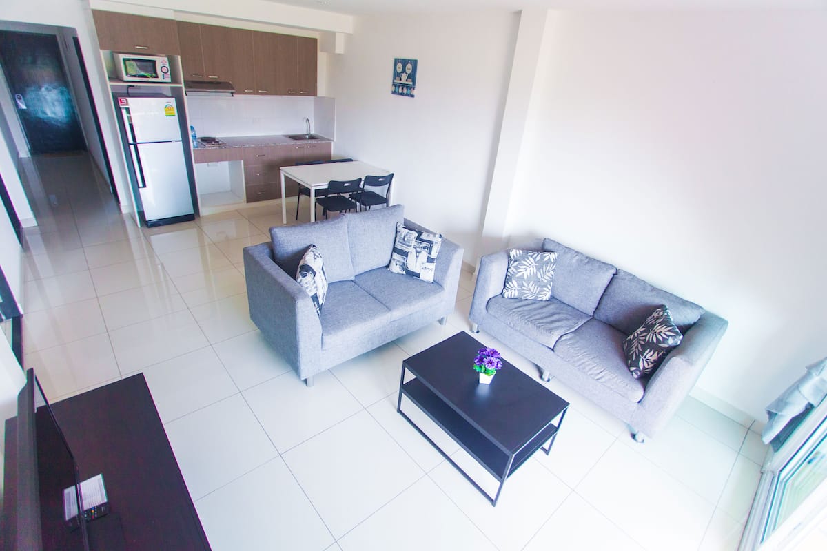 Suite Exécutive, 3 chambres, balcon | Coin séjour