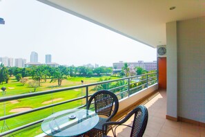 Executive suite, 3 slaapkamers, balkon | Balkon