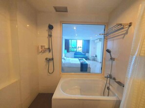 Cool Room A | Badrum | Gratis toalettartiklar, hårtork och handdukar