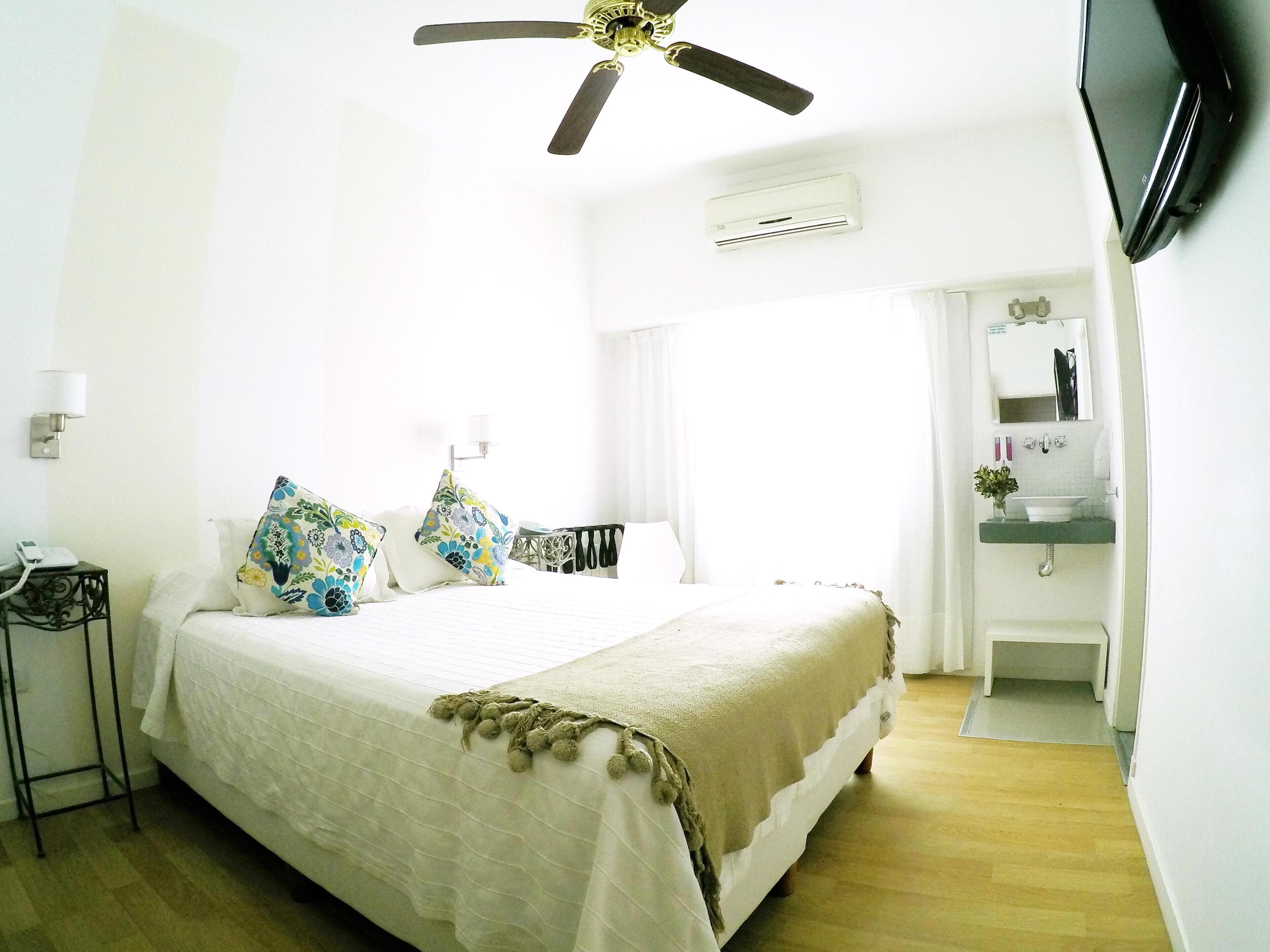 Minibar, coffres-forts dans les chambres, lits bébé (gratuits)