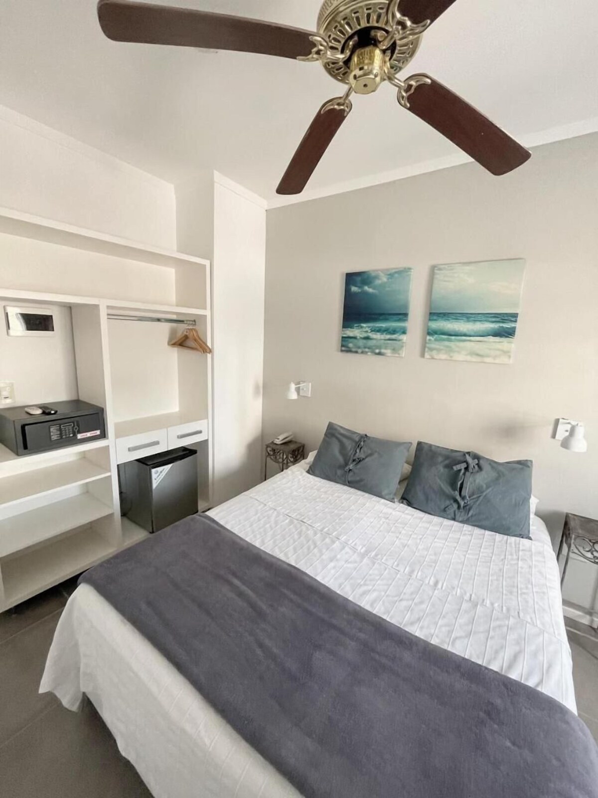 Minibar, caja fuerte, cunas o camas infantiles gratuitas