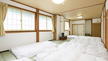 Japanese Room with Shared Washroom ( 8 pax) Non Smoking
