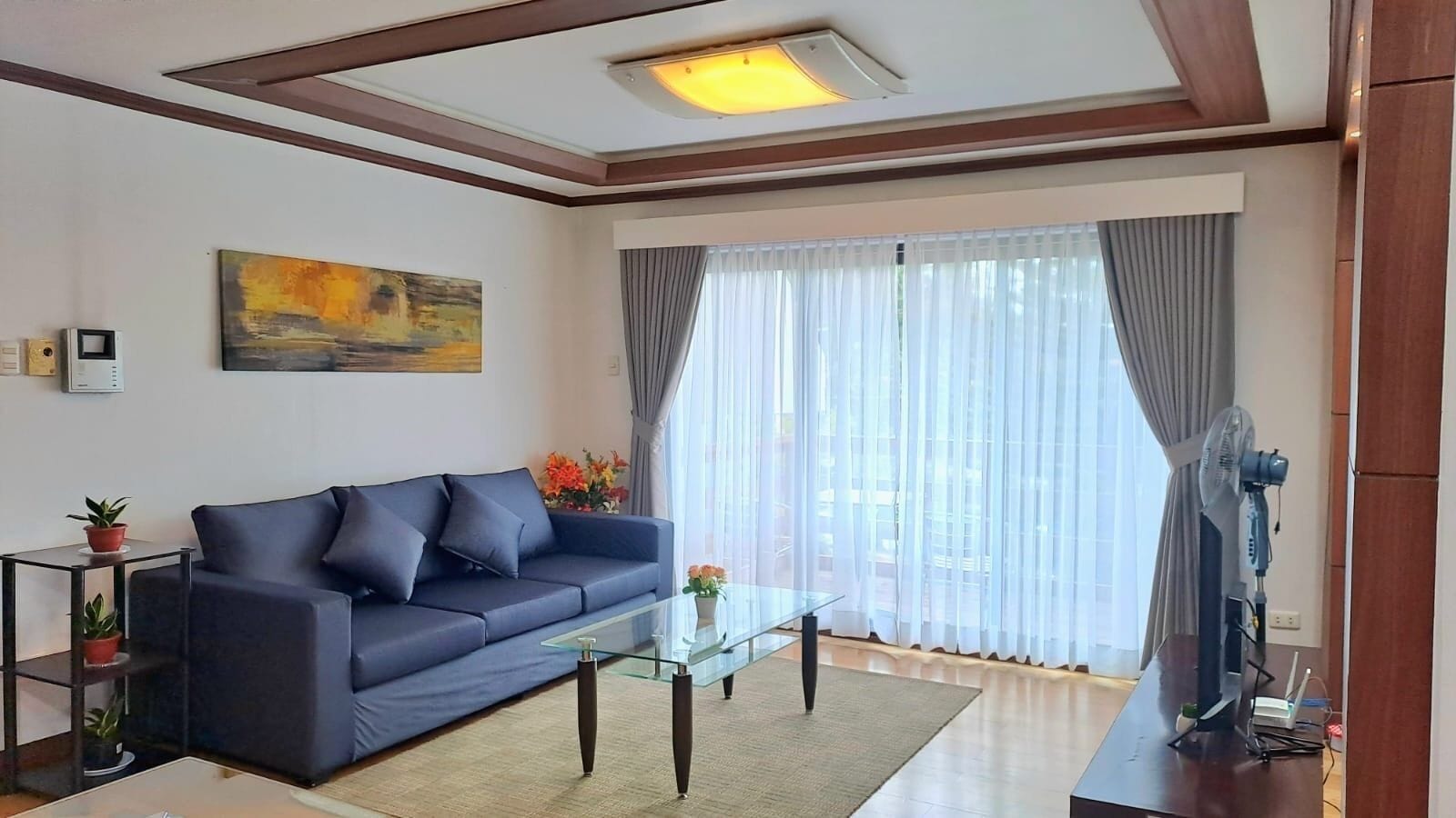 Deluxe Apartment | Living area | Flat-screen TV, DVD player