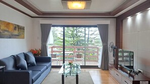 Deluxe Apartment | Living area