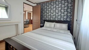 Deluxe Apartment | 5 bedrooms, premium bedding, individually furnished, blackout drapes