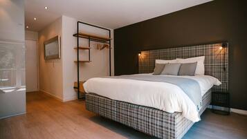 Habitación doble, balcón (large) | Cortinas blackout, cunas, wifi gratis y ropa de cama