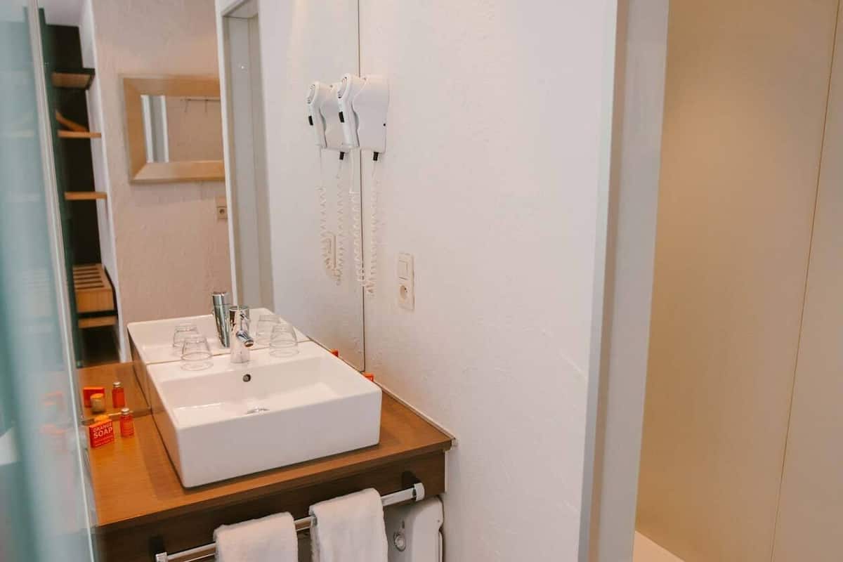 double room, balcony (large) | blackout curtains, cots/infant beds, free wifi, bed sheets