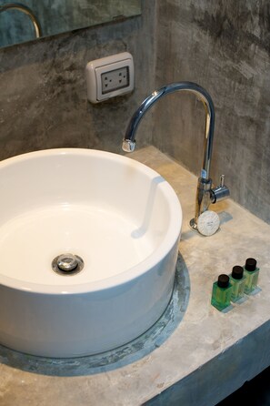 Bathroom sink - Mint Hotel (Koh Tao)