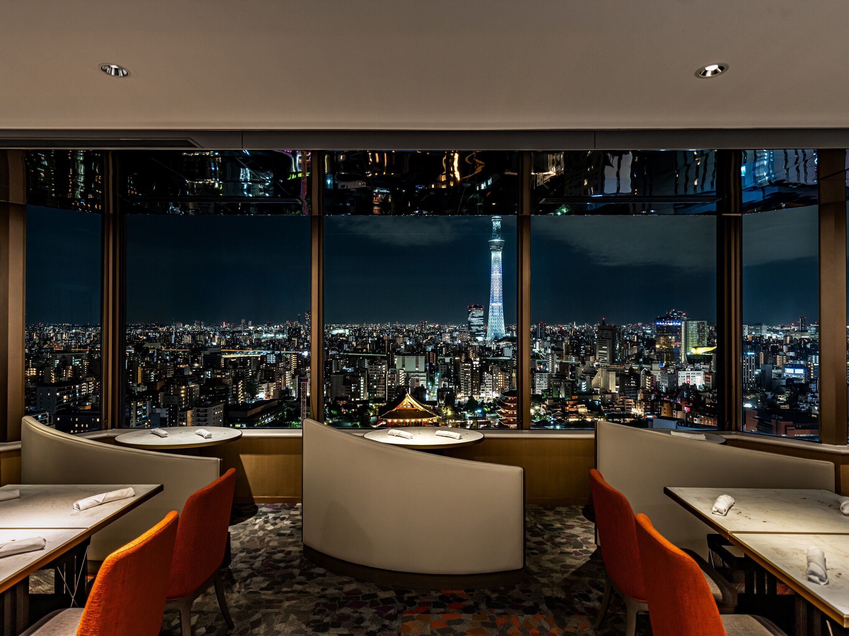 2 間餐廳；供應早餐、午餐和晚餐