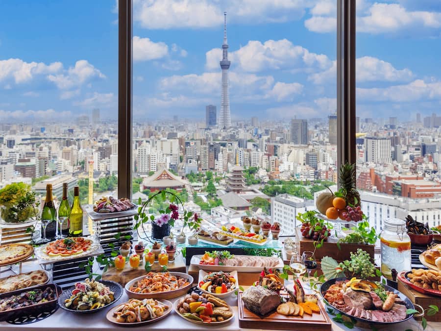 2 ristoranti, aperti a colazione e a pranzo, cucina internazionale