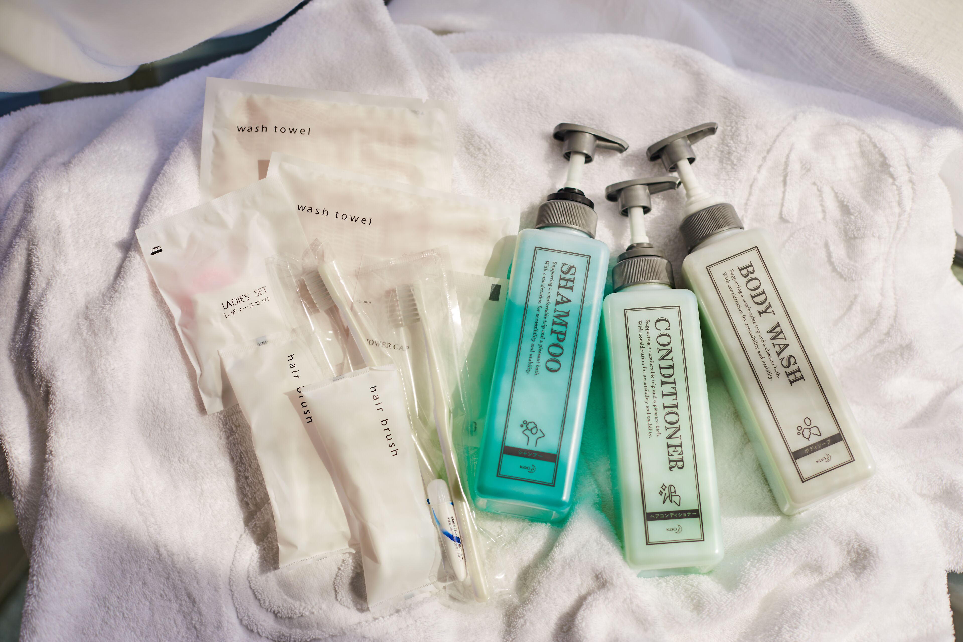 combined shower/bathtub, free toiletries, hair dryer, slippers