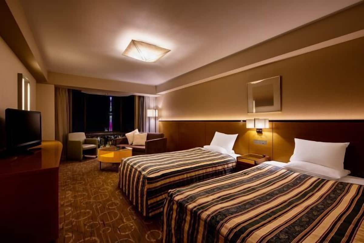 1 bedroom, in-room safe, desk, blackout curtains
