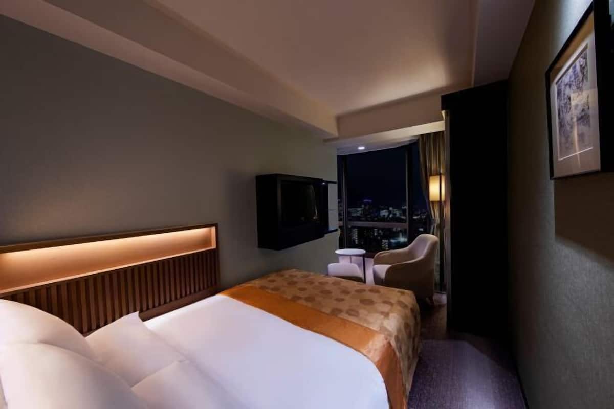 1 bedroom, in-room safe, desk, blackout curtains