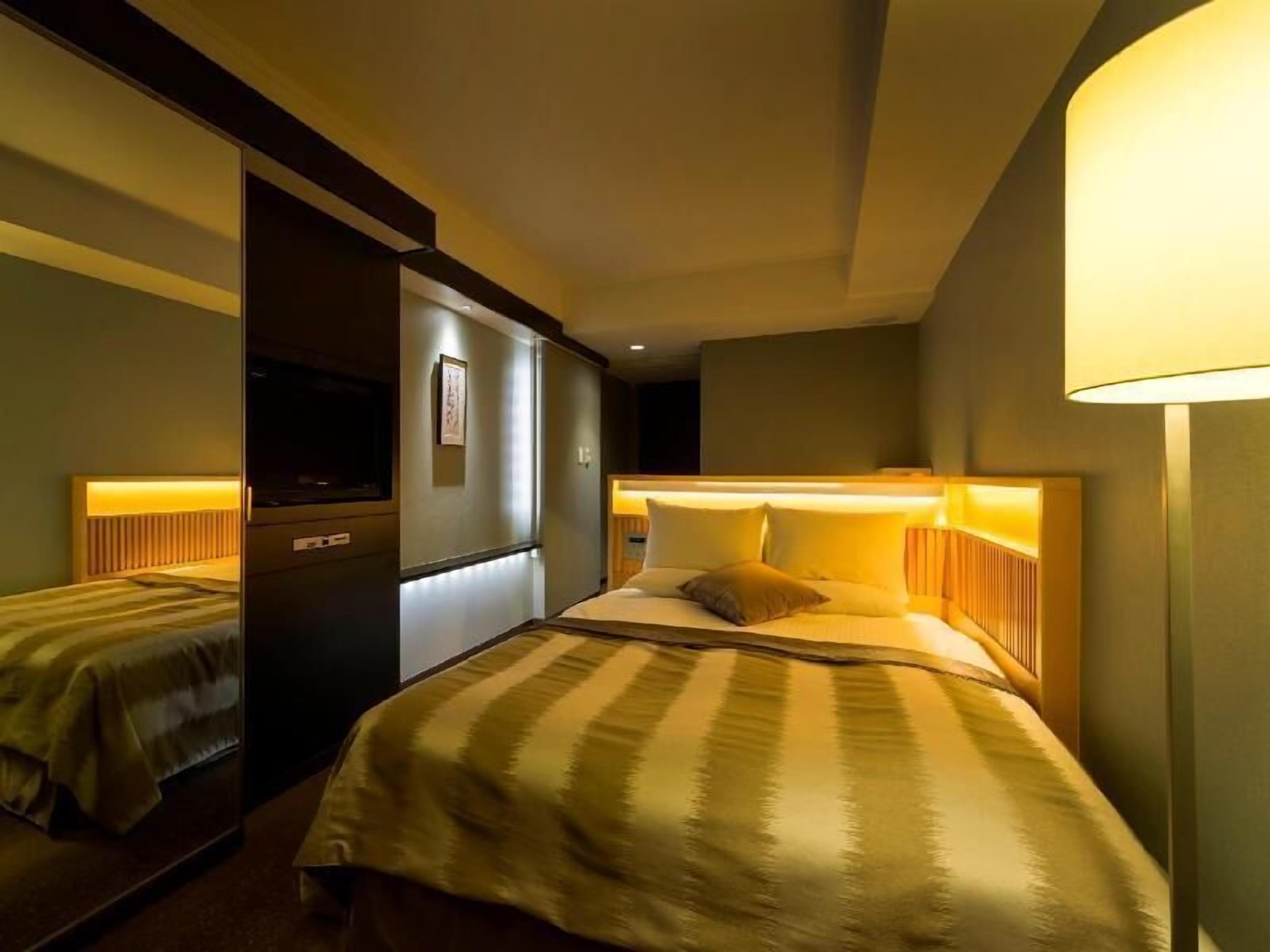 In-room safe, desk, blackout drapes, soundproofing