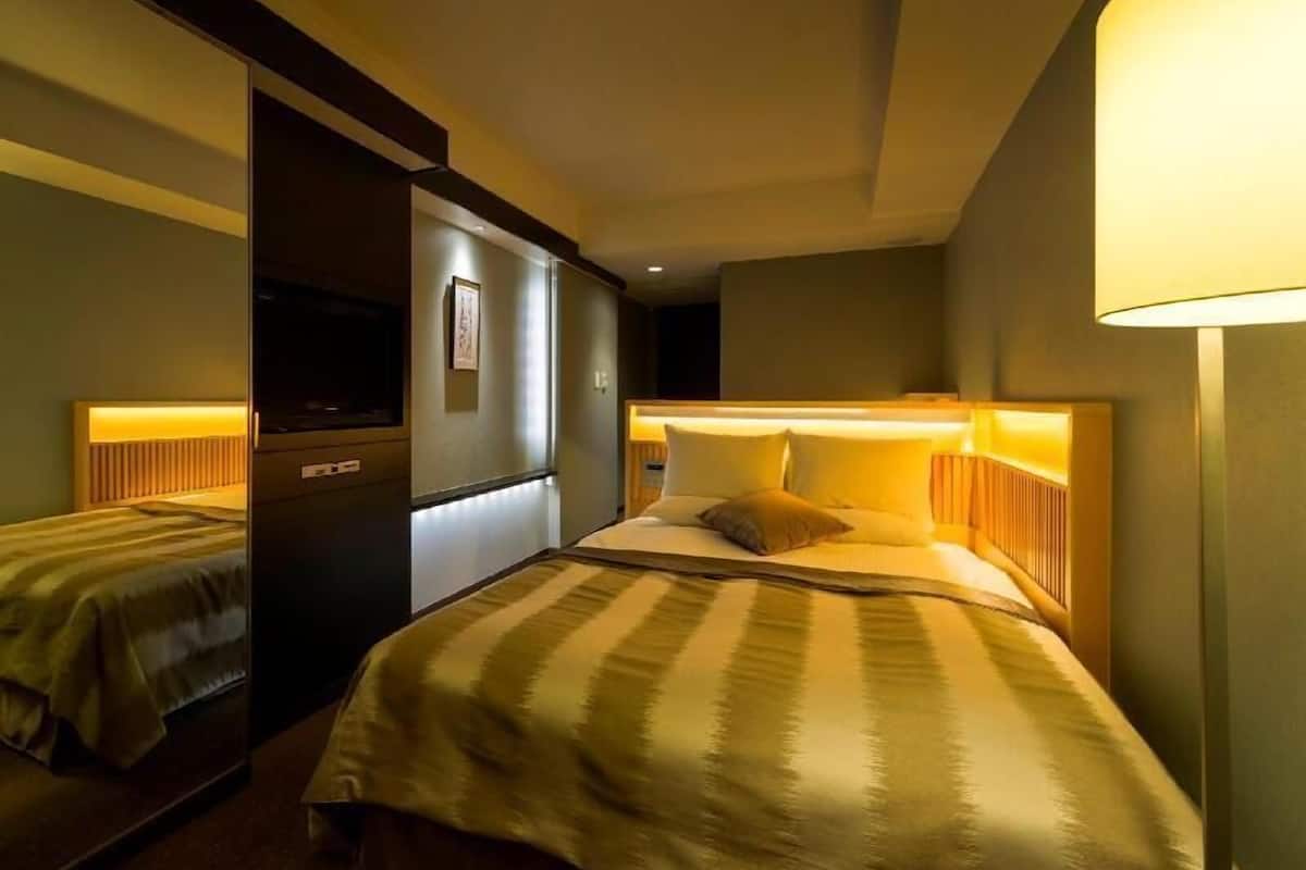 In-room safe, desk, blackout drapes, soundproofing