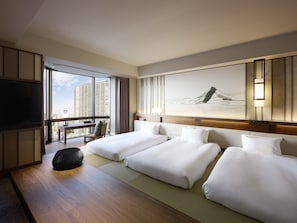 In-room safe, desk, blackout curtains, soundproofing - Asakusa View Hotel (Tokyo)