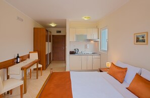 1 bedroom, desk, soundproofing, iron/ironing board - Apartments Holiday (Petrovac)
