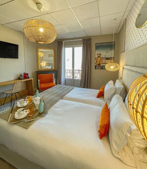 Double Room, Sea View | In-room safe, individually decorated, individually furnished, desk