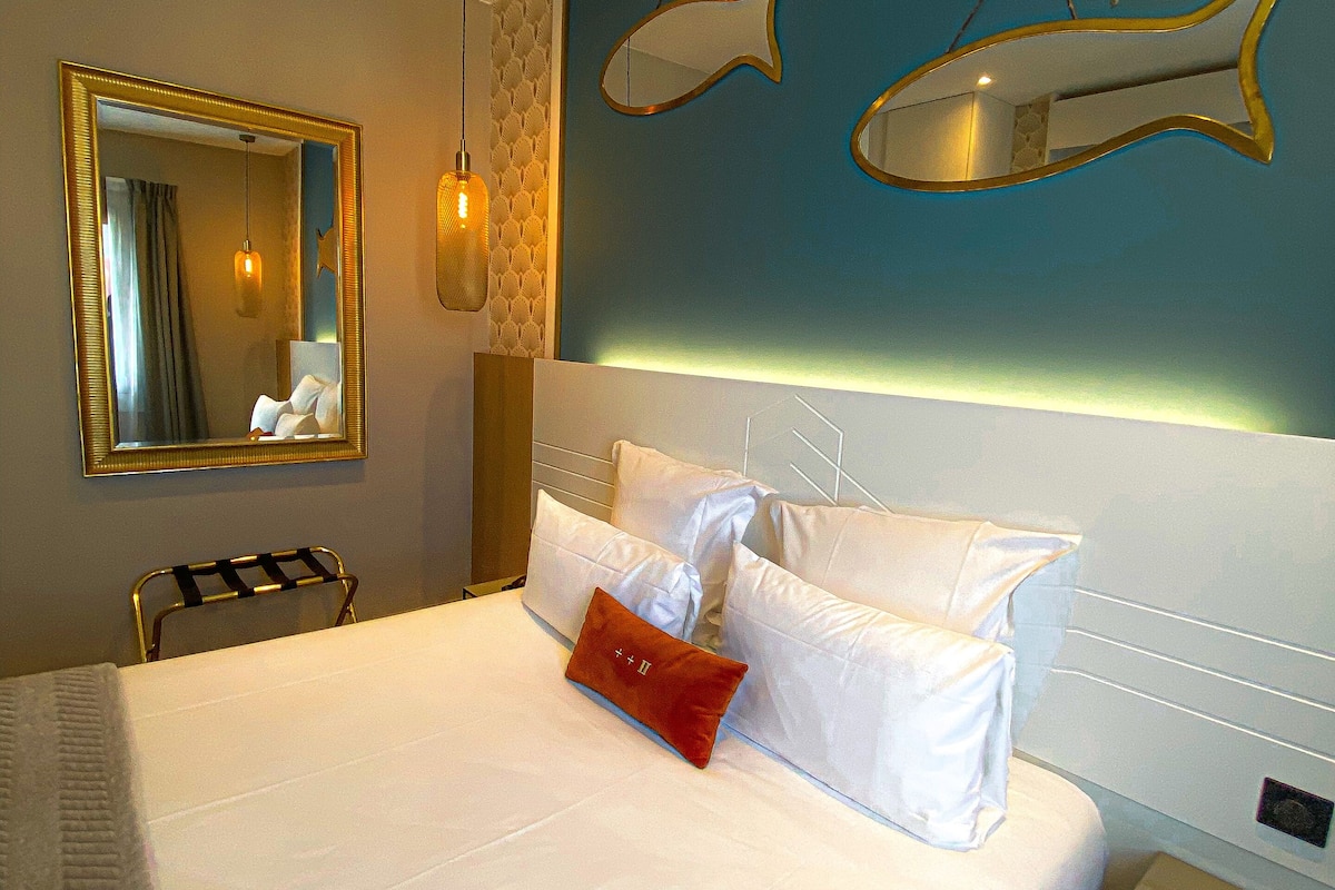 standard double room | in-room safe, individually decorated, individually furnished, desk